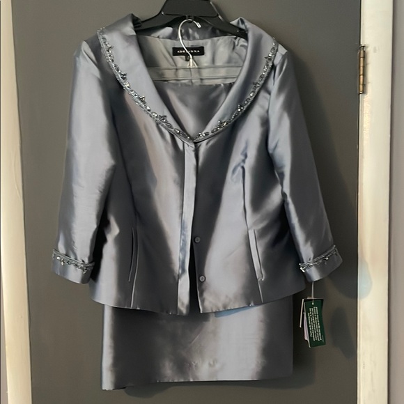 Elegant Silver Two-Piece Suit with Beaded Trim - Picture 1 of 5